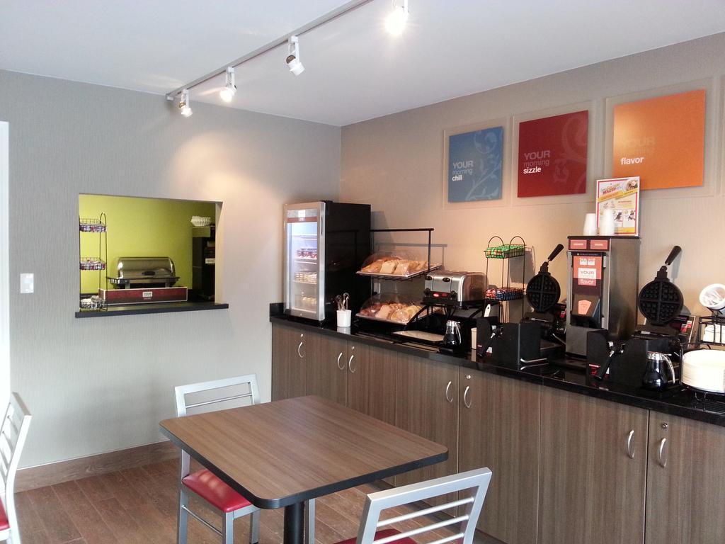 Comfort Inn Simcoe Bagian luar foto