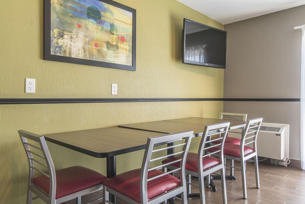 Comfort Inn Simcoe Bagian luar foto